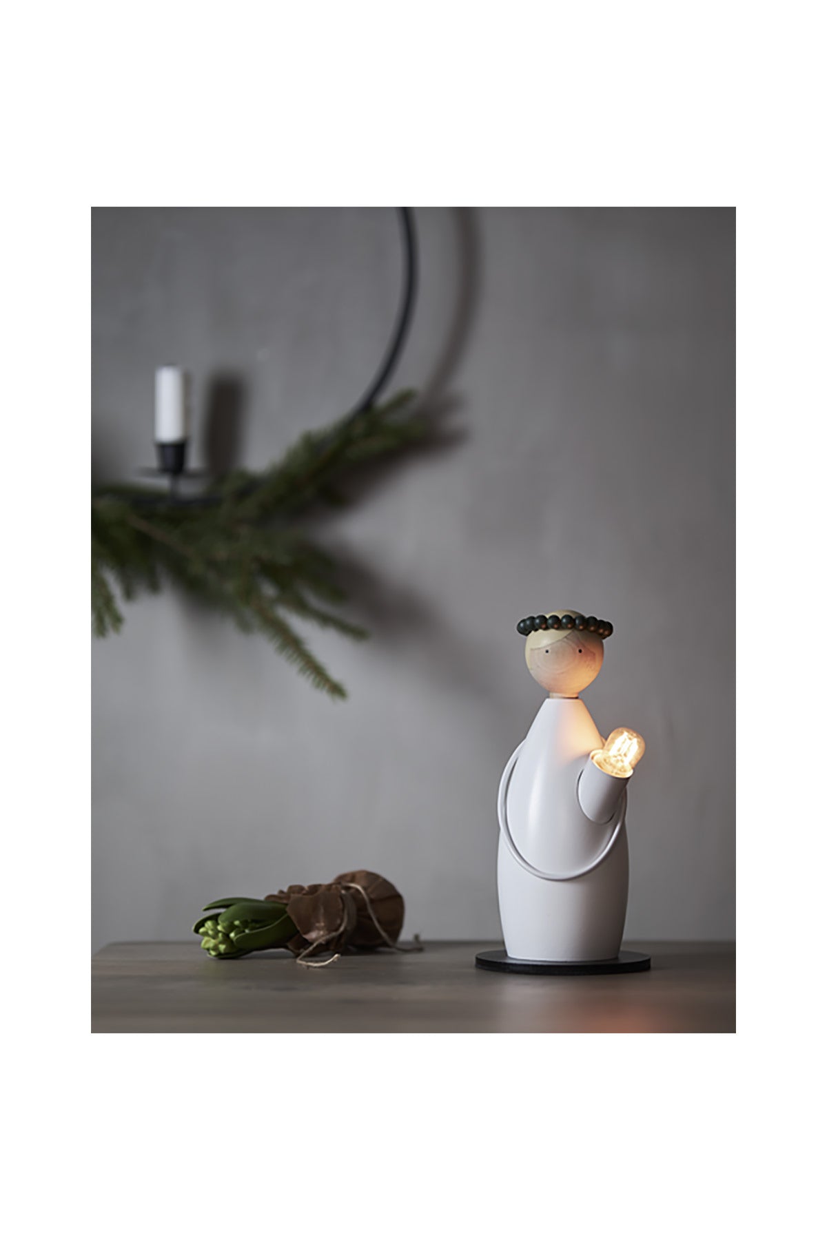 Kerzenleuchter „Lucia Classic“ – Lucia-Mädchen mit Kerze, 24 cm