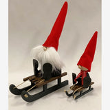 Tomte Halvar auf dem Schlitten – Schwedische Handarbeit | 15 cm
